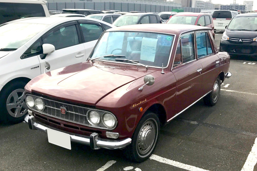 日産・ダットサンブルーバードの左フロントビュー