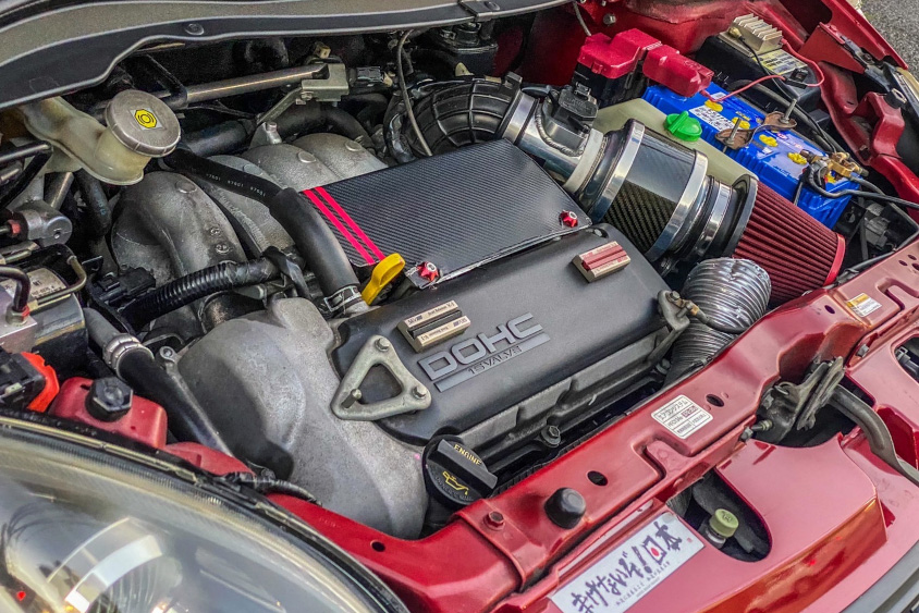 スズキ・スイフトスポーツのエンジンルーム