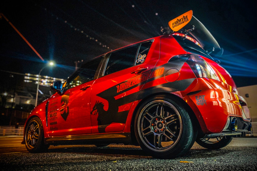 スズキ・スイフトスポーツの左リアビュー