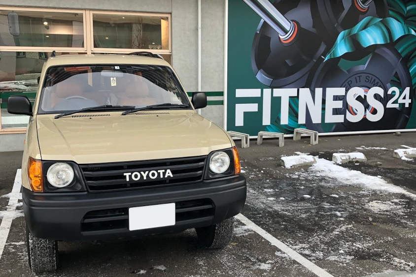 トヨタ・ランドクルーザープラド95とフィットネスジム