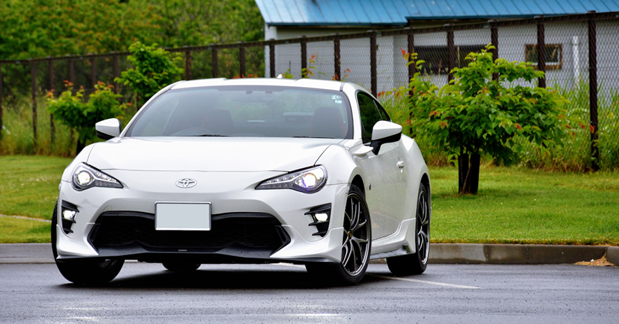 普段乗りにこだわった後期86のフルTRD仕様。大好きな温泉でほっこり