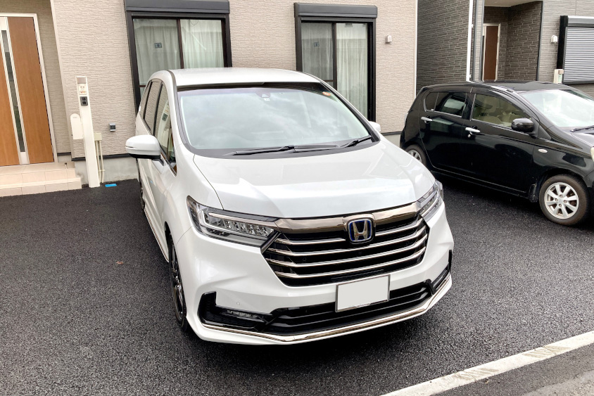 英の前のホンダ・オデッセイ