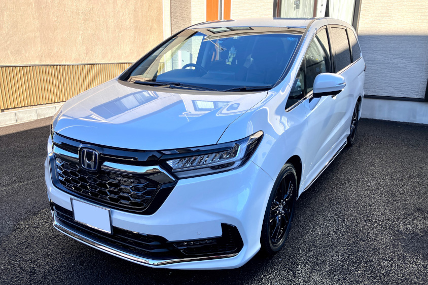 ホンダ・オデッセイの左フロントビュー