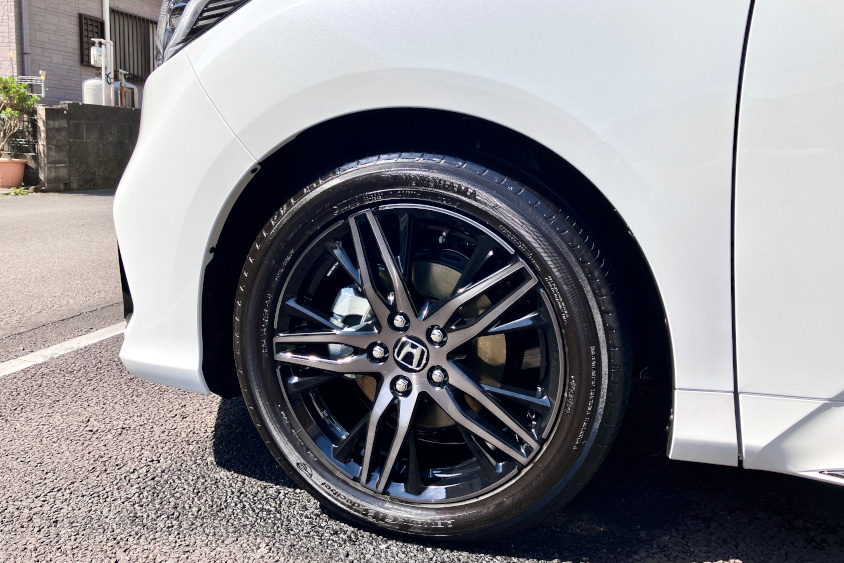 ホンダ・オデッセイの左フロントタイヤ