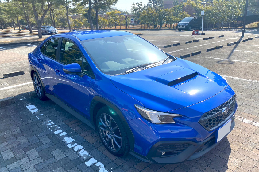 スバル・WRX S4の右フロントビュー