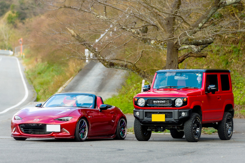 マツダ・ロードスターとスズキ・ジムニー