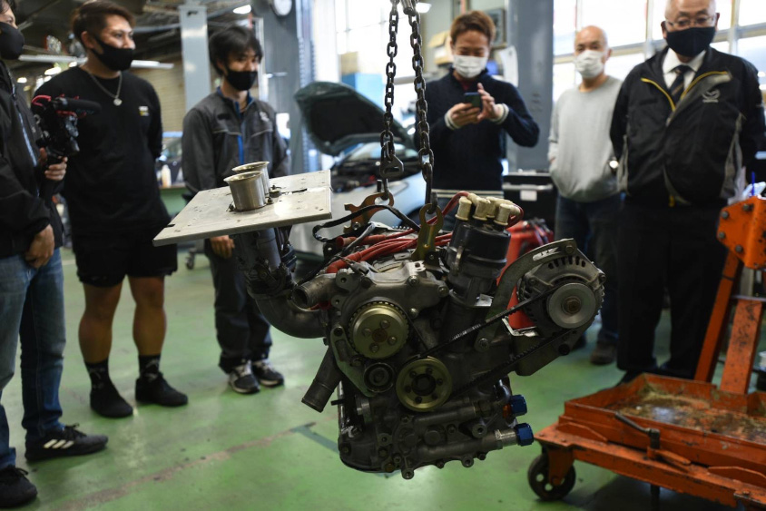 エンジン交換の様子