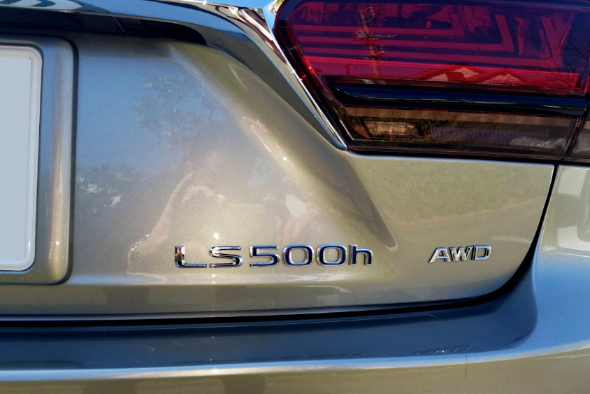 レクサス・LS500hのAWDロゴ
