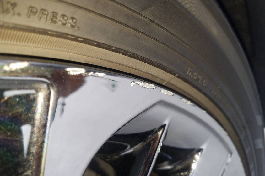 レクサス・LS500hのホイールの擦り傷
