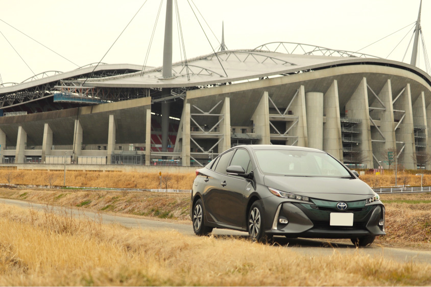 トヨタ・プリウスPHVとトヨタスタジアム