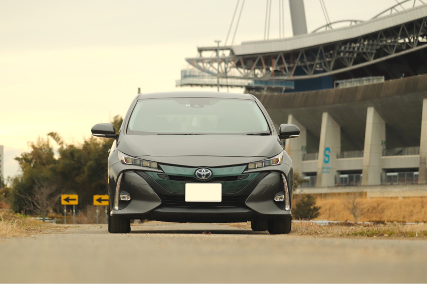 トヨタ・プリウスPHVのフロントビュー