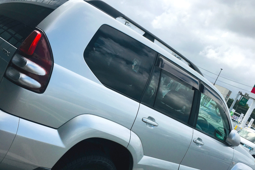 マツダ・ランドクルーザープラドのサイドビュー