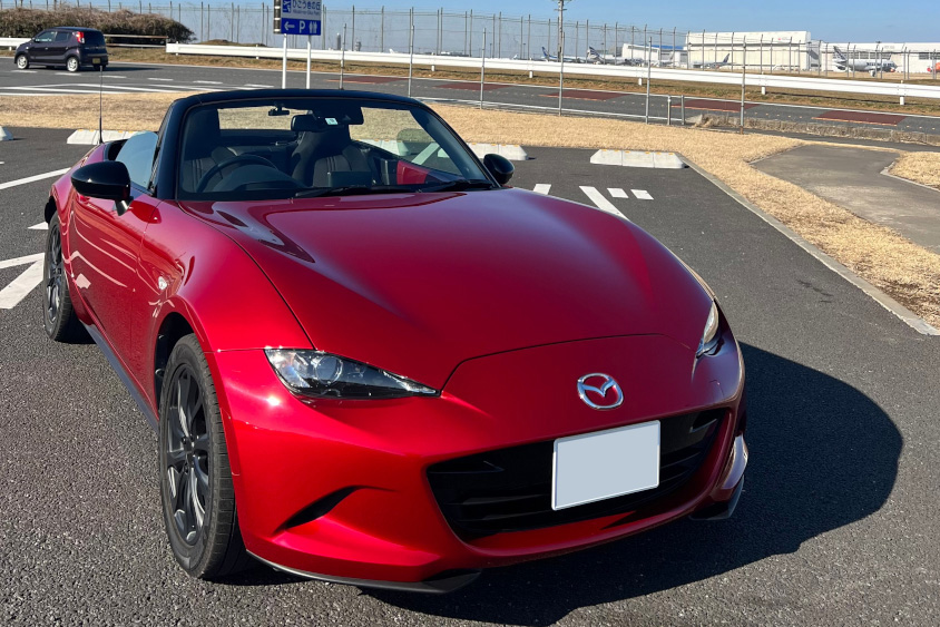 マツダ・NDロードスターの右フロントビュー