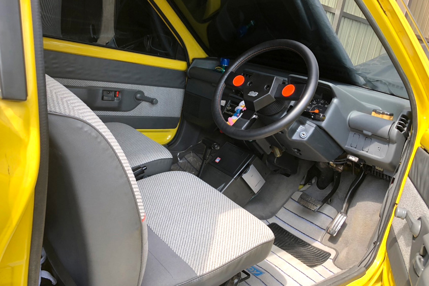 ホンダ・トゥデイの運転席