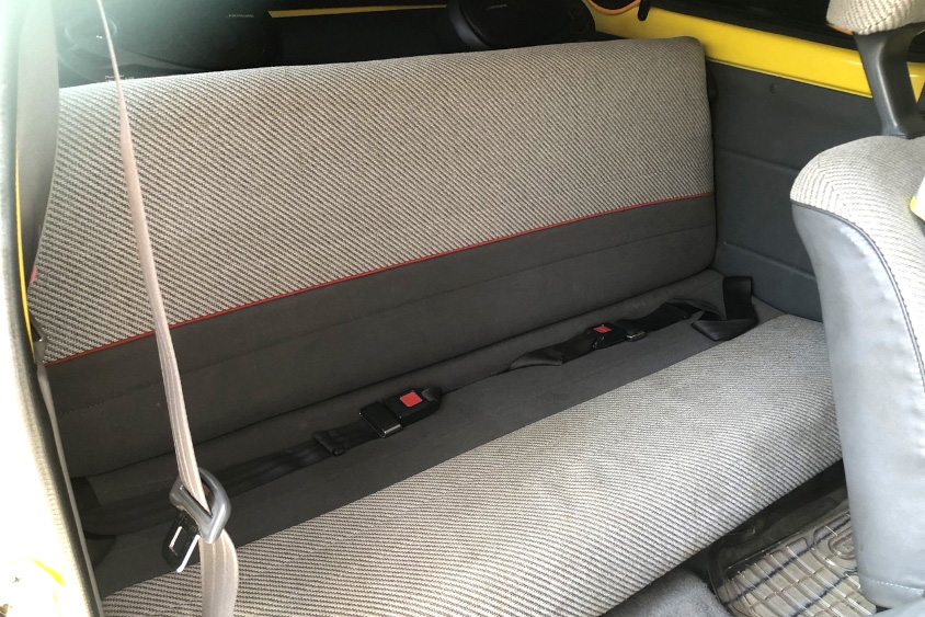 ホンダ・トゥデイの後席