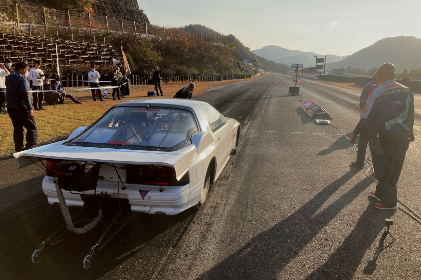 矢代さんが挑むドラッグレースの様子
