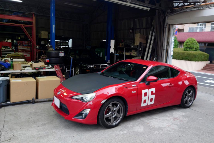 カーボンボンネット風のトヨタ・86