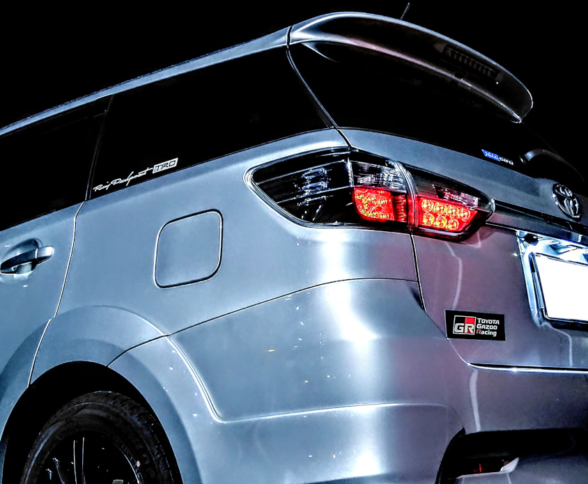 トヨタ・ウィッシュのエアロとルーフスポイラー