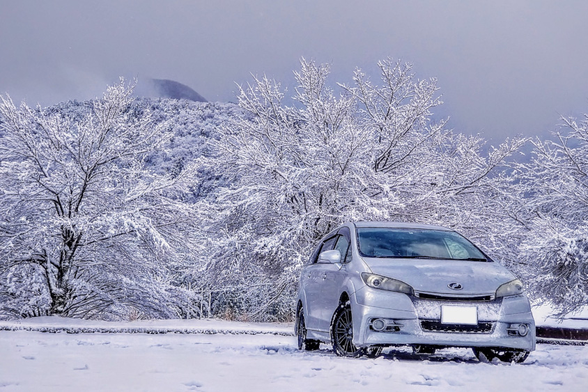 トヨタ・ウィッシュと雪景色