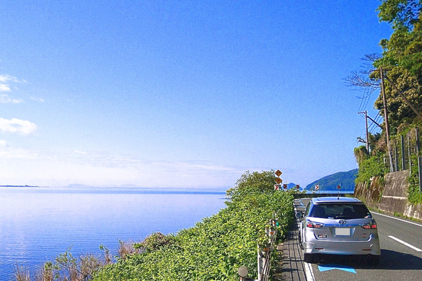 トヨタ・ウィッシュと青い空