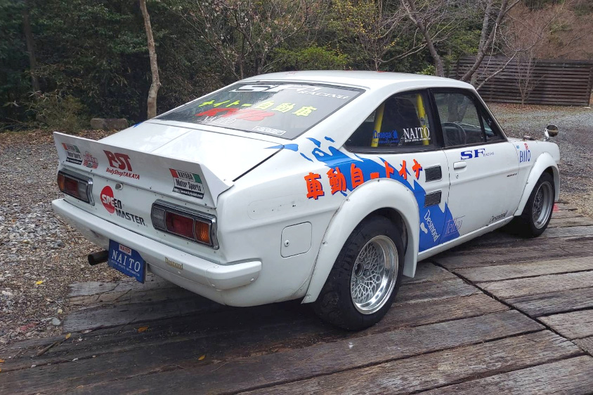 日産・サニー（110型）の右リヤビュー