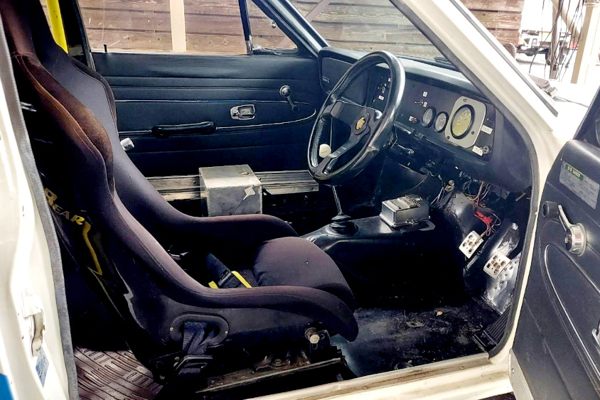 日産・サニー（110型）の運転席