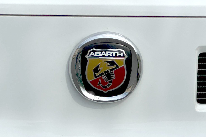 スズキ・アルトバンのアバルトのエンブレム