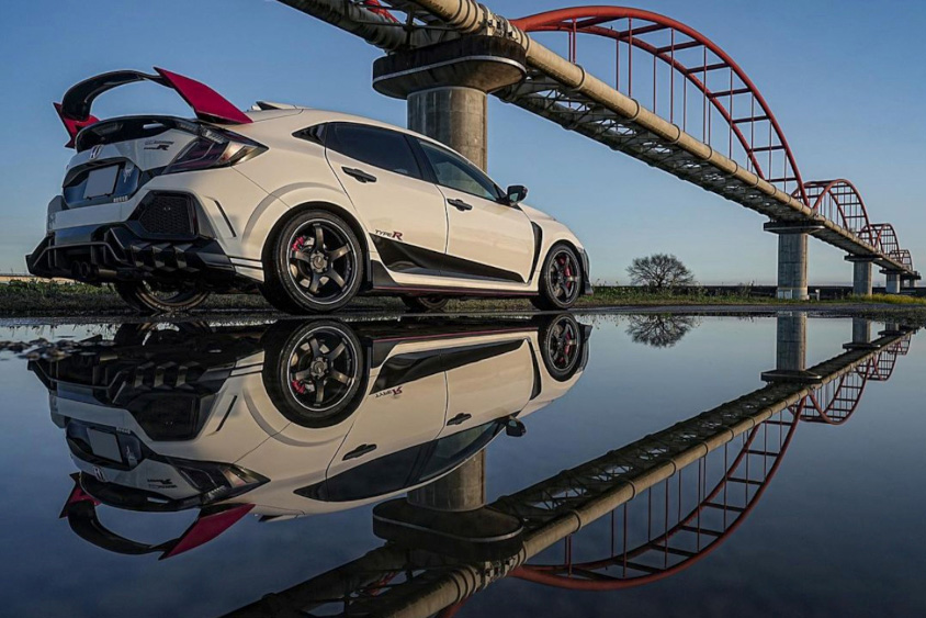 ホンダ・シビックタイプR（FK8）のリフレクション写真