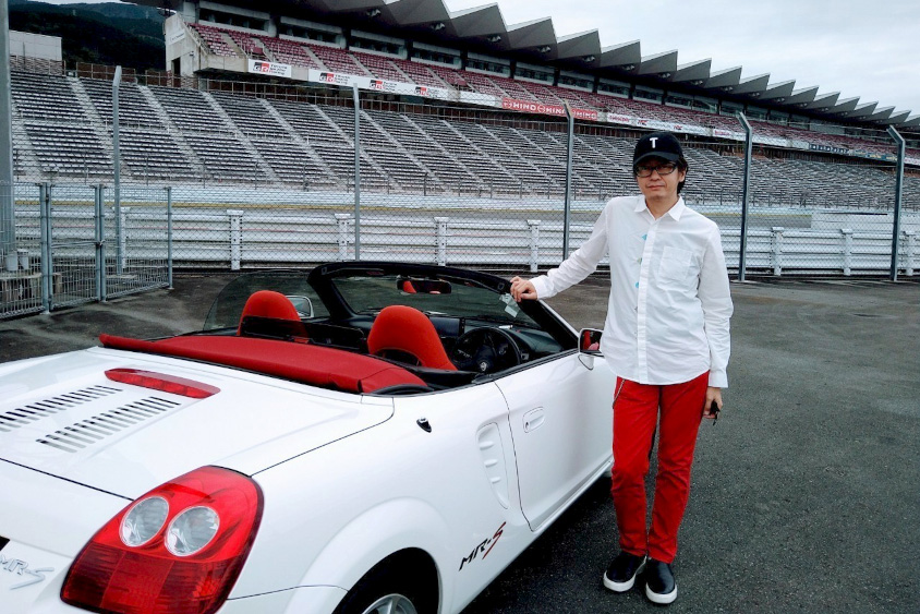 トヨタ・MR-SとオーナーのTATSUYAさん
