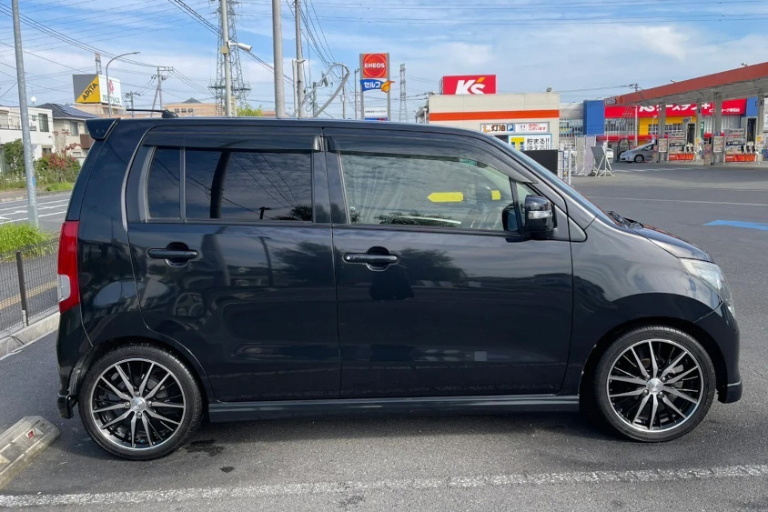 スズキ・ワゴンRの右サイドビュー