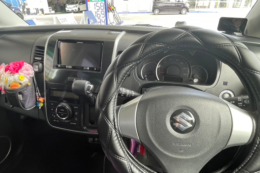 スズキ・ワゴンRの運転席