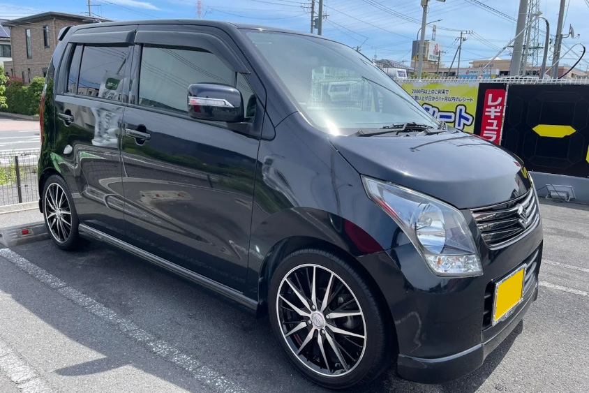 スズキ・ワゴンRの右フロントビュー