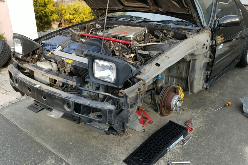 マツダ・RX-7（FC3S）の整備の様子