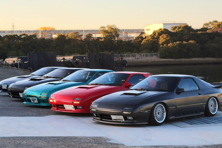 マツダ・RX-7（FC3S）と夕暮れ
