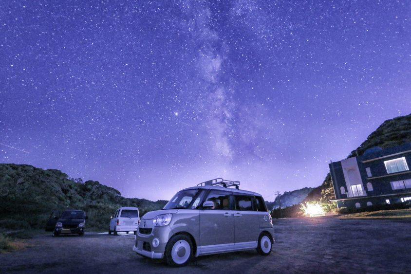 ダイハツ・ムーヴキャンバスと星空