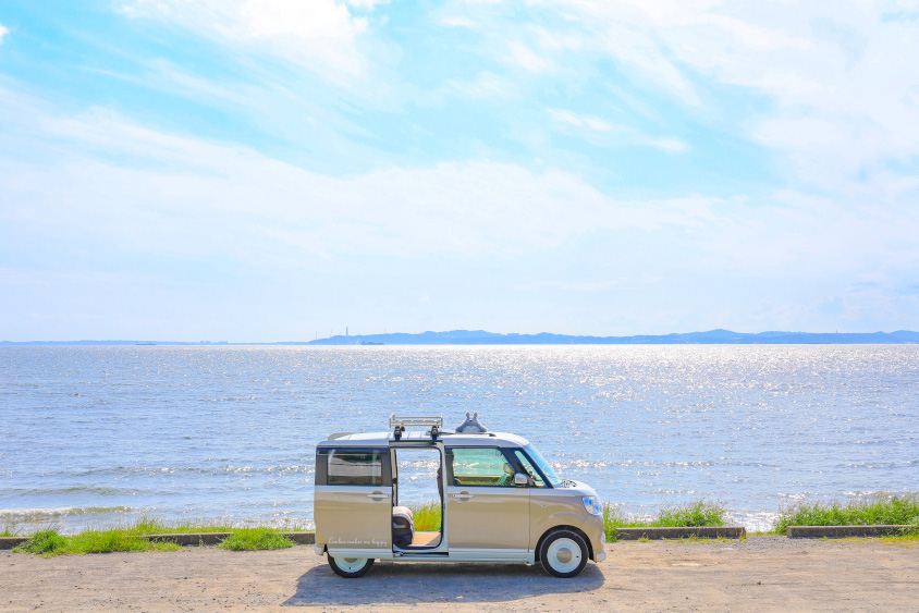 ダイハツ・ムーヴキャンバスと海