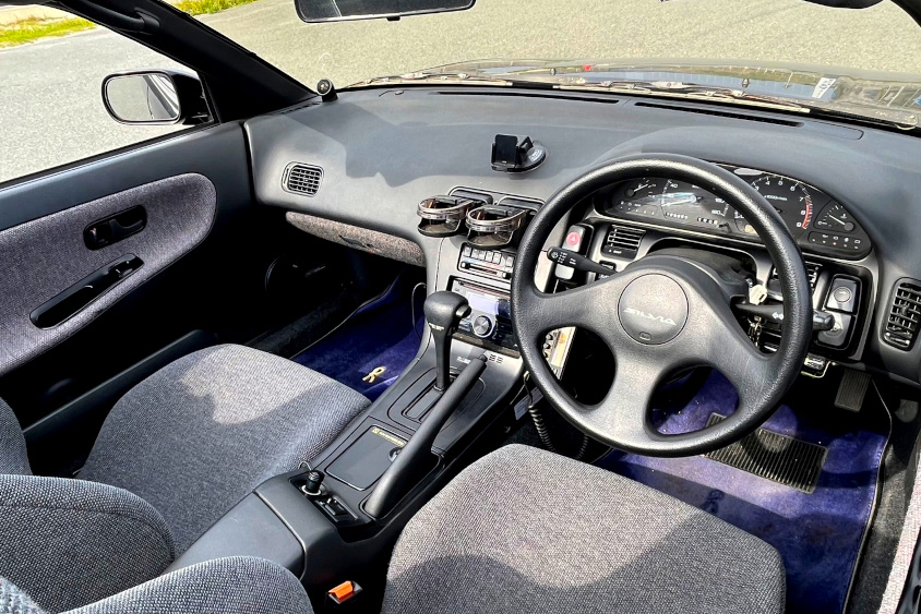 日産・シルビアコンバーチブルの運転席