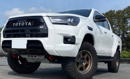 乗り心地を改善するために、デモカーを日常使い。日本一乗りやすいハイラックスを目指して！