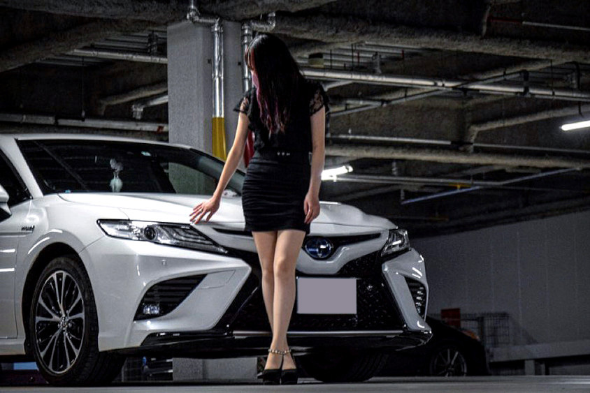 トヨタ・カムリとオーナーのAnnaさん