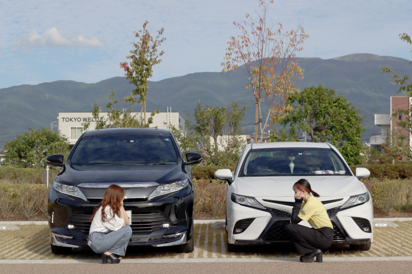 トヨタ・カムリのオーナーのAnnaさんとご友人