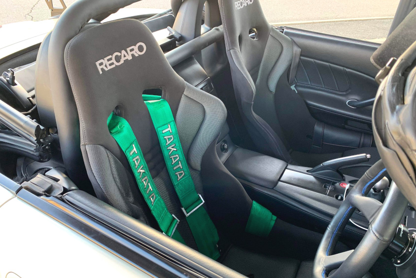 ホンダ・S2000のオープンの運転席