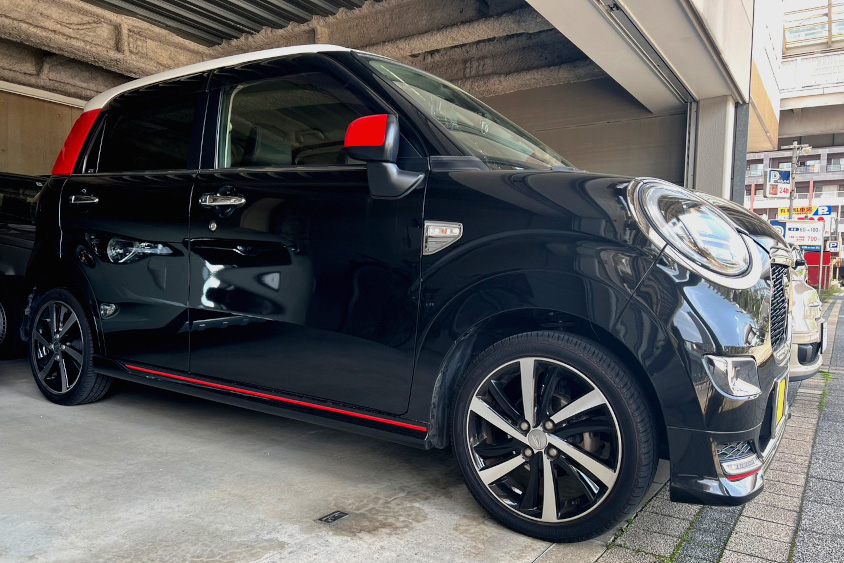 ダイハツ・キャストスポーツの右サイドビュー