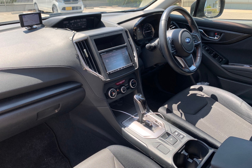 スバル・XVの運転席