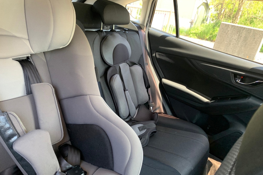 スバル・XVの後席