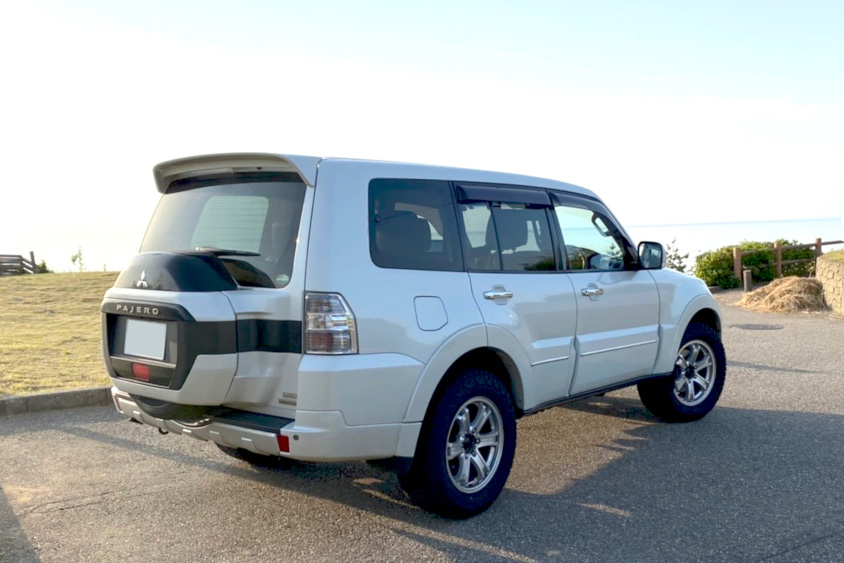 三菱・パジェロのリヤビュー