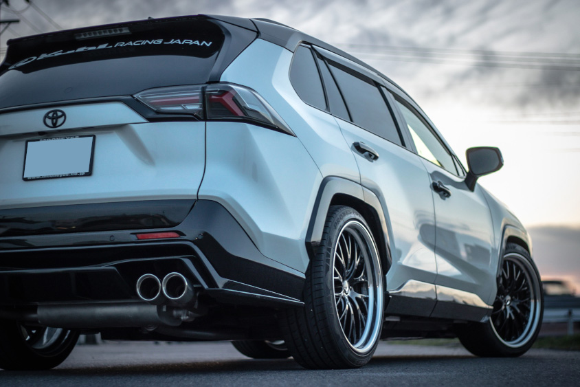 トヨタ・RAV4の右リヤビュー