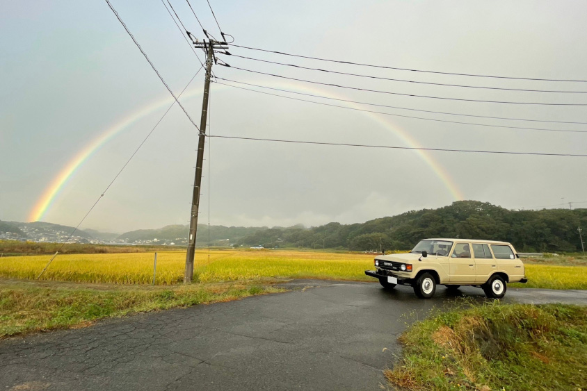 トヨタ・ランドクルーザー60と虹
