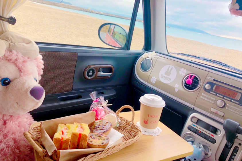 スズキ・アルトラパンでのカフェの様子