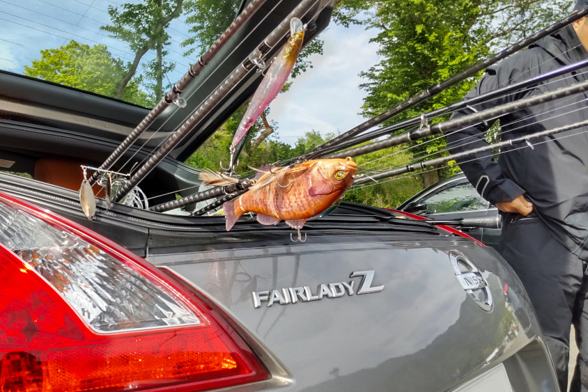 日産・フェアレディZと釣り竿