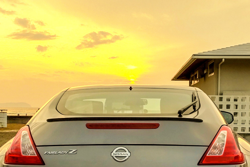 日産・フェアレディZと夕日
